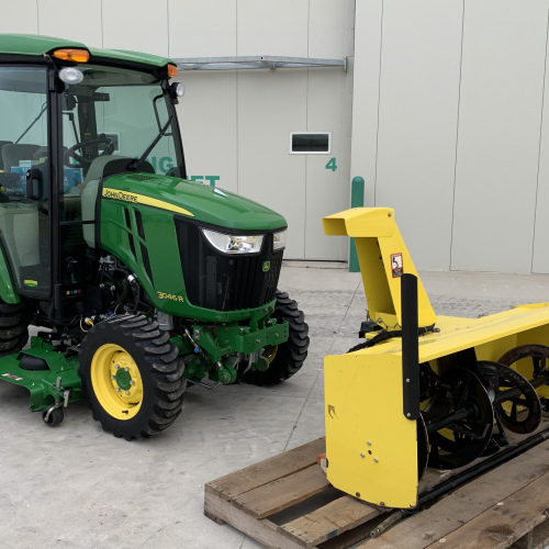 2017 John Deere 3046R